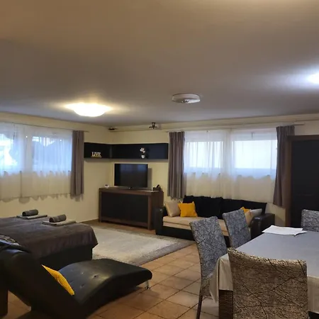 Апартаменты Holiday Apartman Кечкемет