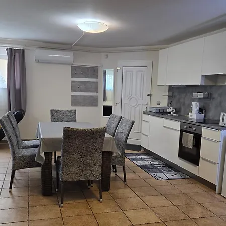 Apartamento Holiday Apartman Kecskemét